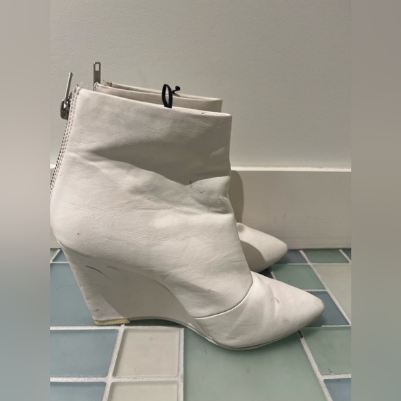 H&M white wedge 60s style gogo boots in white leather. - Picture 10 of 15